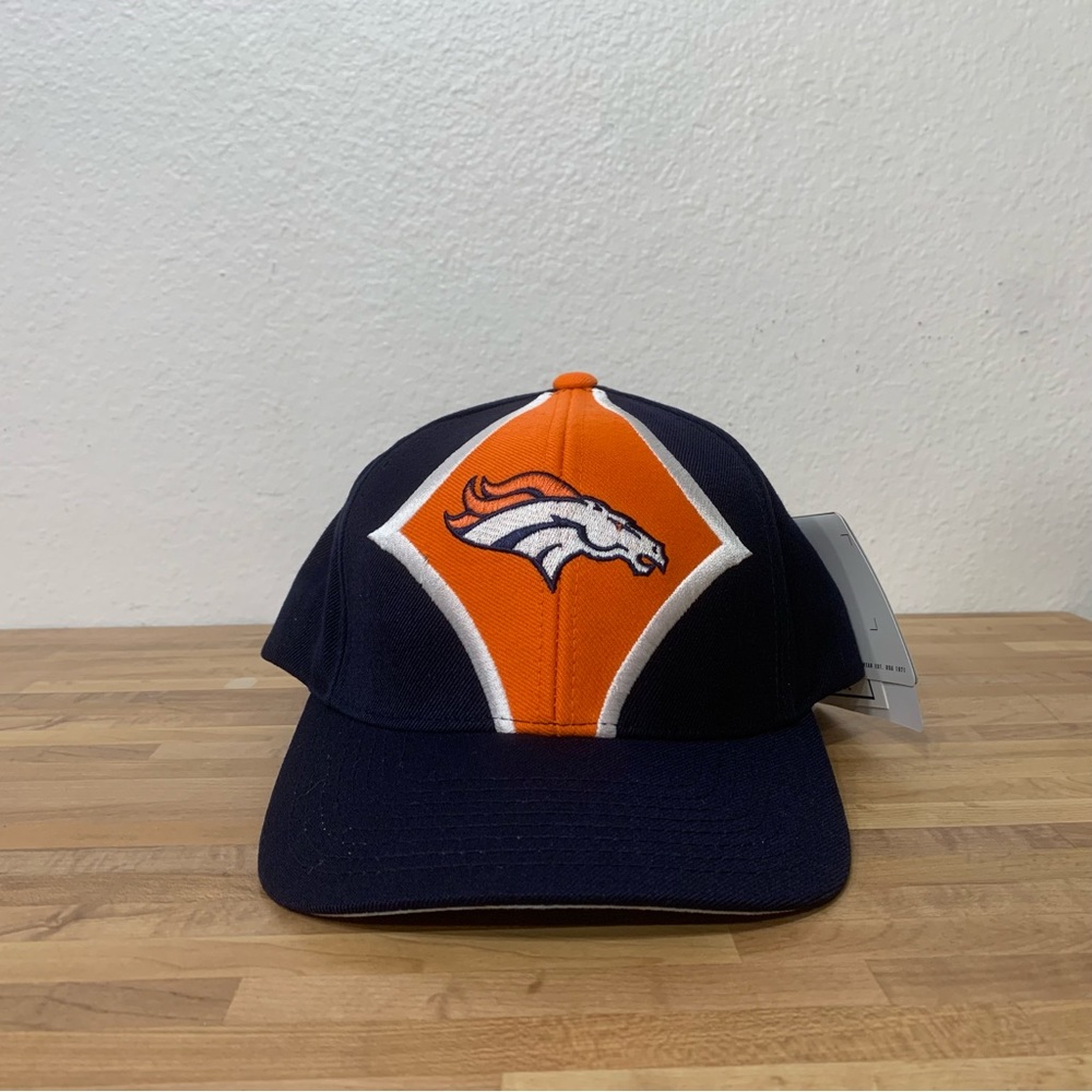 Brand New With Tags Vintage STARTER Pro Line NFL Denver Broncos Strap Back Hat